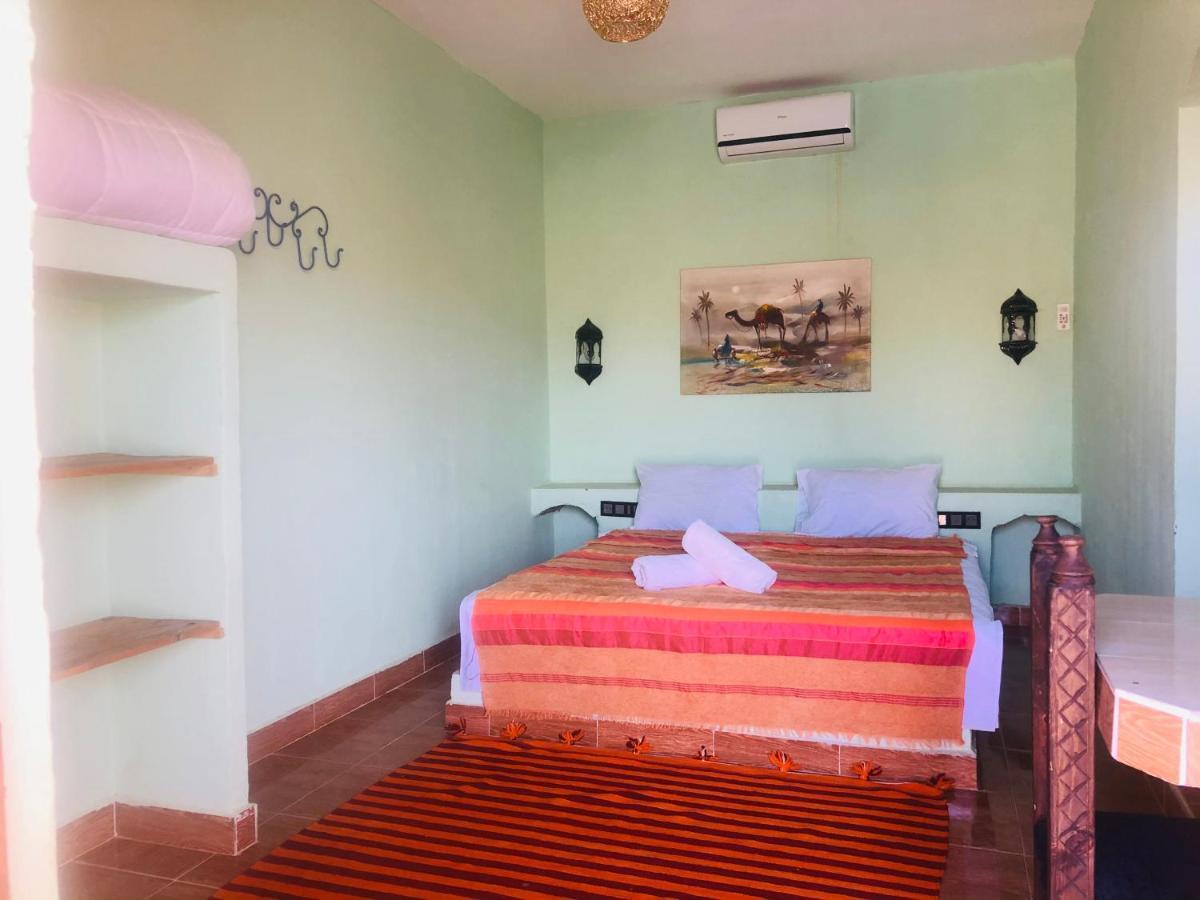 Riad Hotel Les Flamants メルズーガ エクステリア 写真