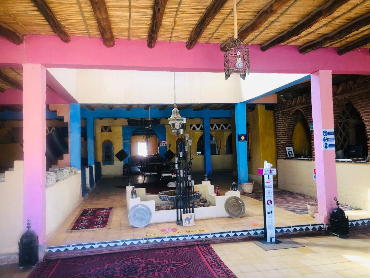 Riad Hotel Les Flamants メルズーガ エクステリア 写真