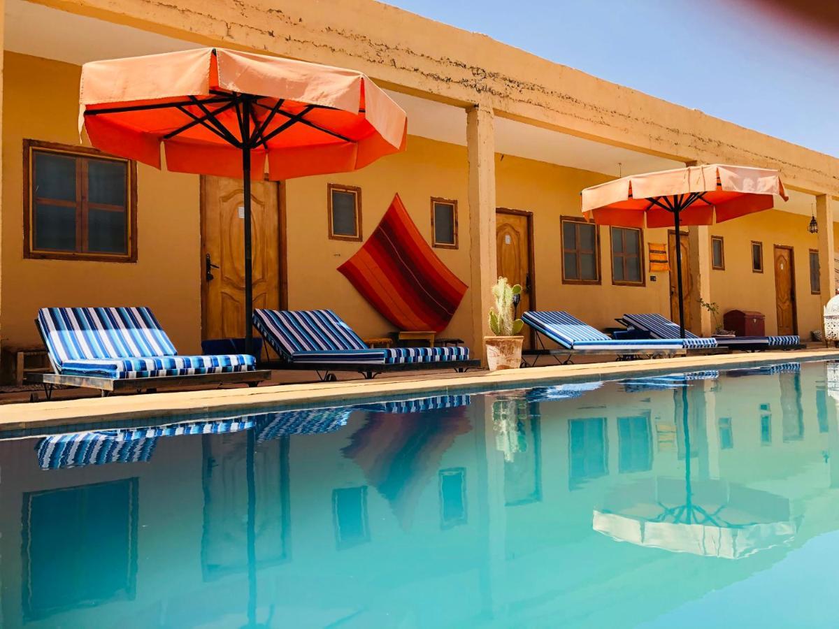 Riad Hotel Les Flamants メルズーガ エクステリア 写真