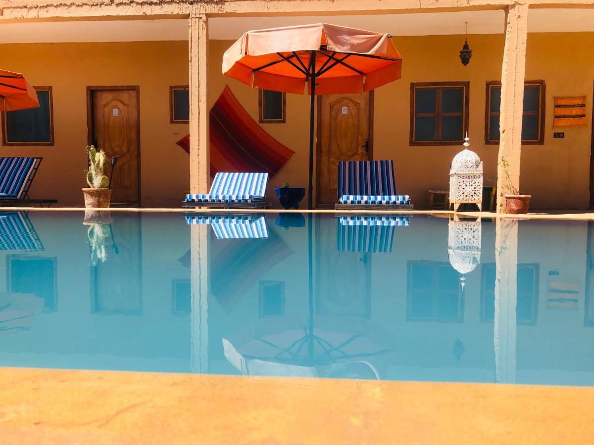 Riad Hotel Les Flamants メルズーガ エクステリア 写真