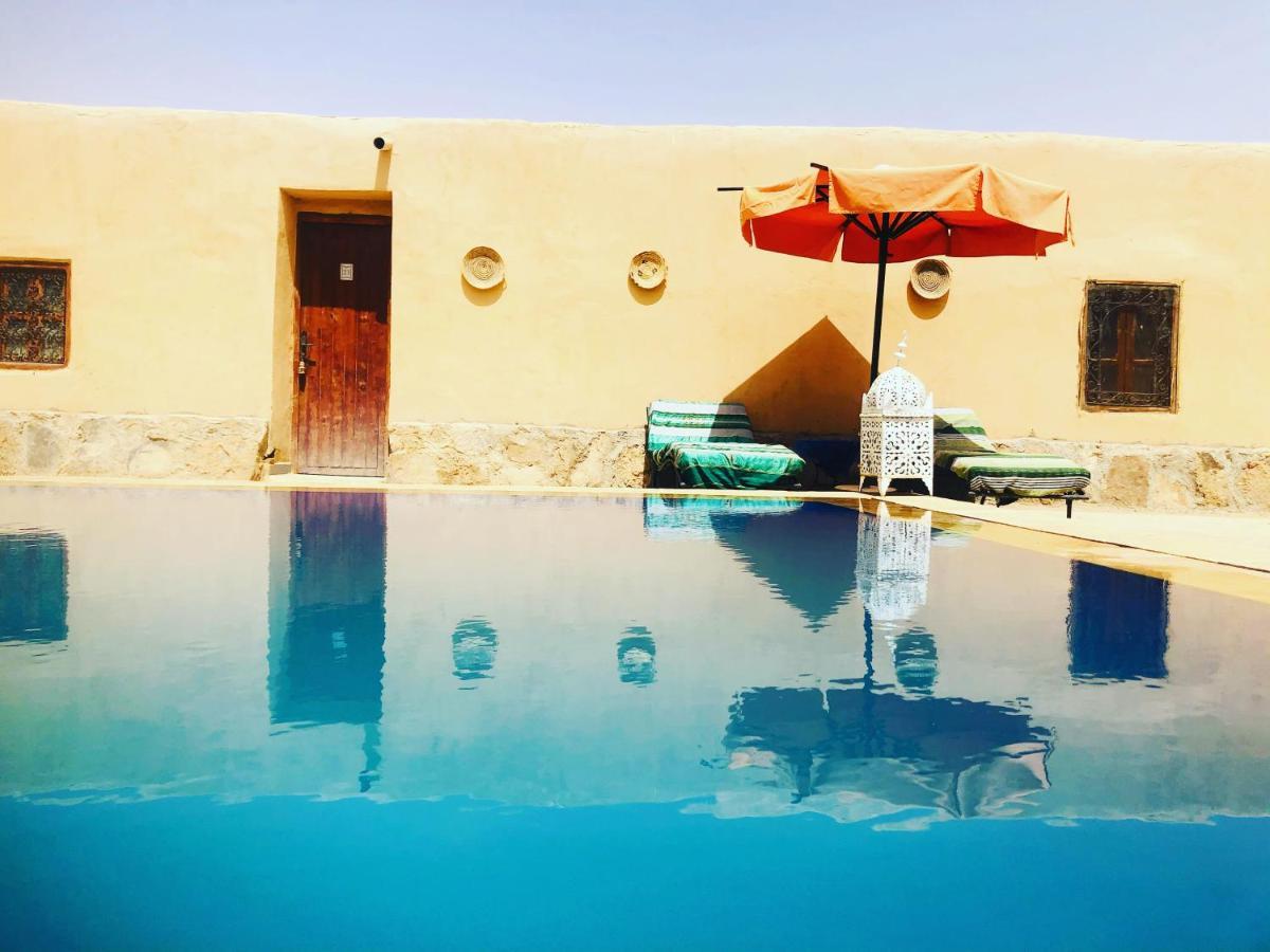 Riad Hotel Les Flamants メルズーガ エクステリア 写真