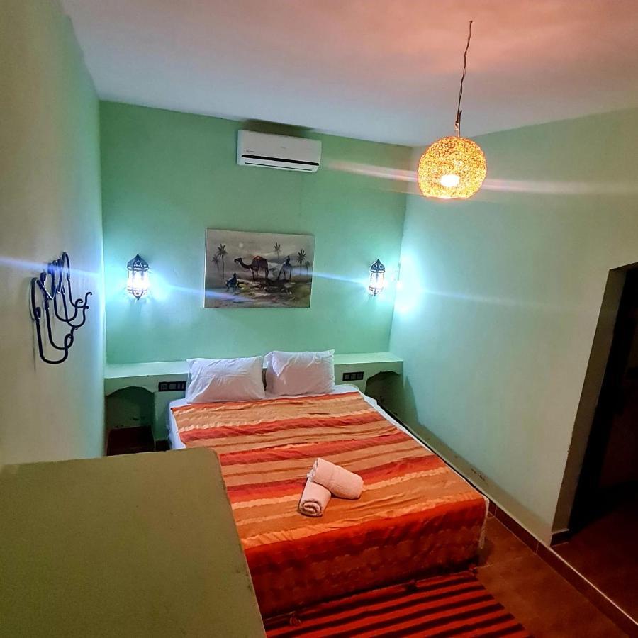 Riad Hotel Les Flamants メルズーガ エクステリア 写真