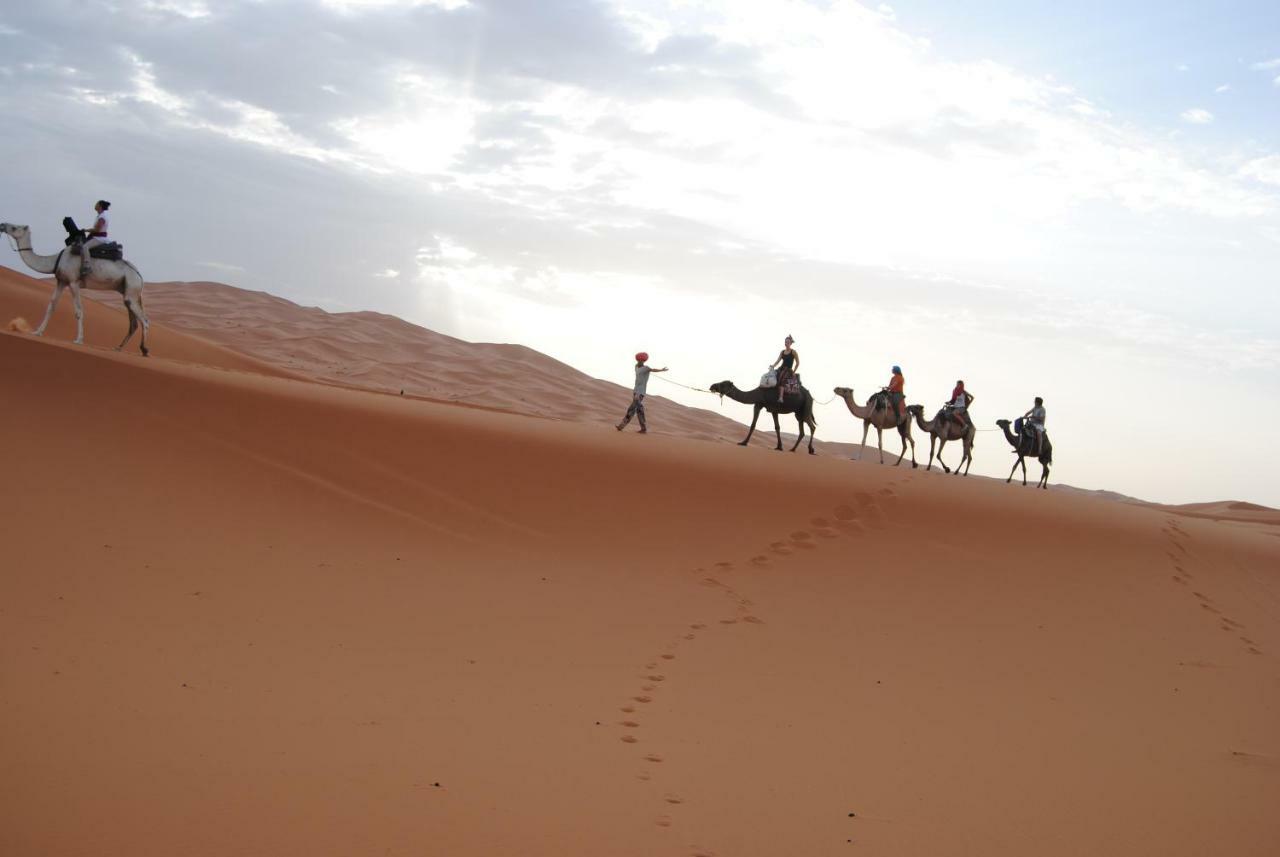 Riad Hotel Les Flamants メルズーガ エクステリア 写真