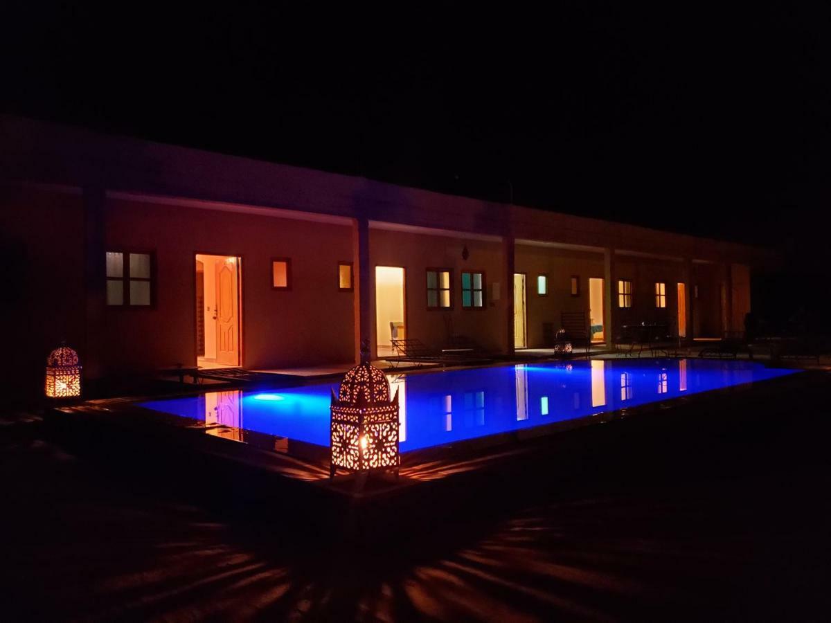Riad Hotel Les Flamants メルズーガ エクステリア 写真