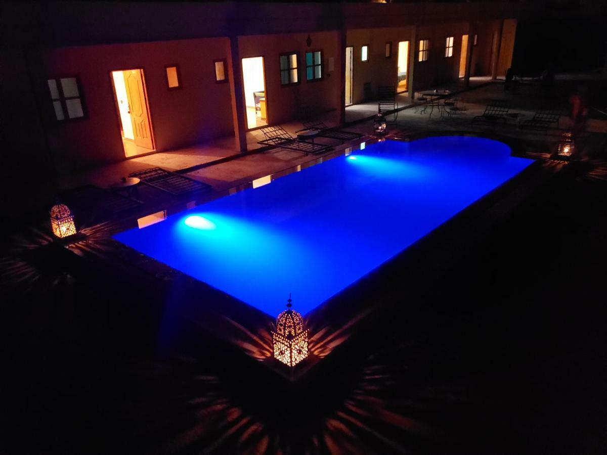 Riad Hotel Les Flamants メルズーガ エクステリア 写真