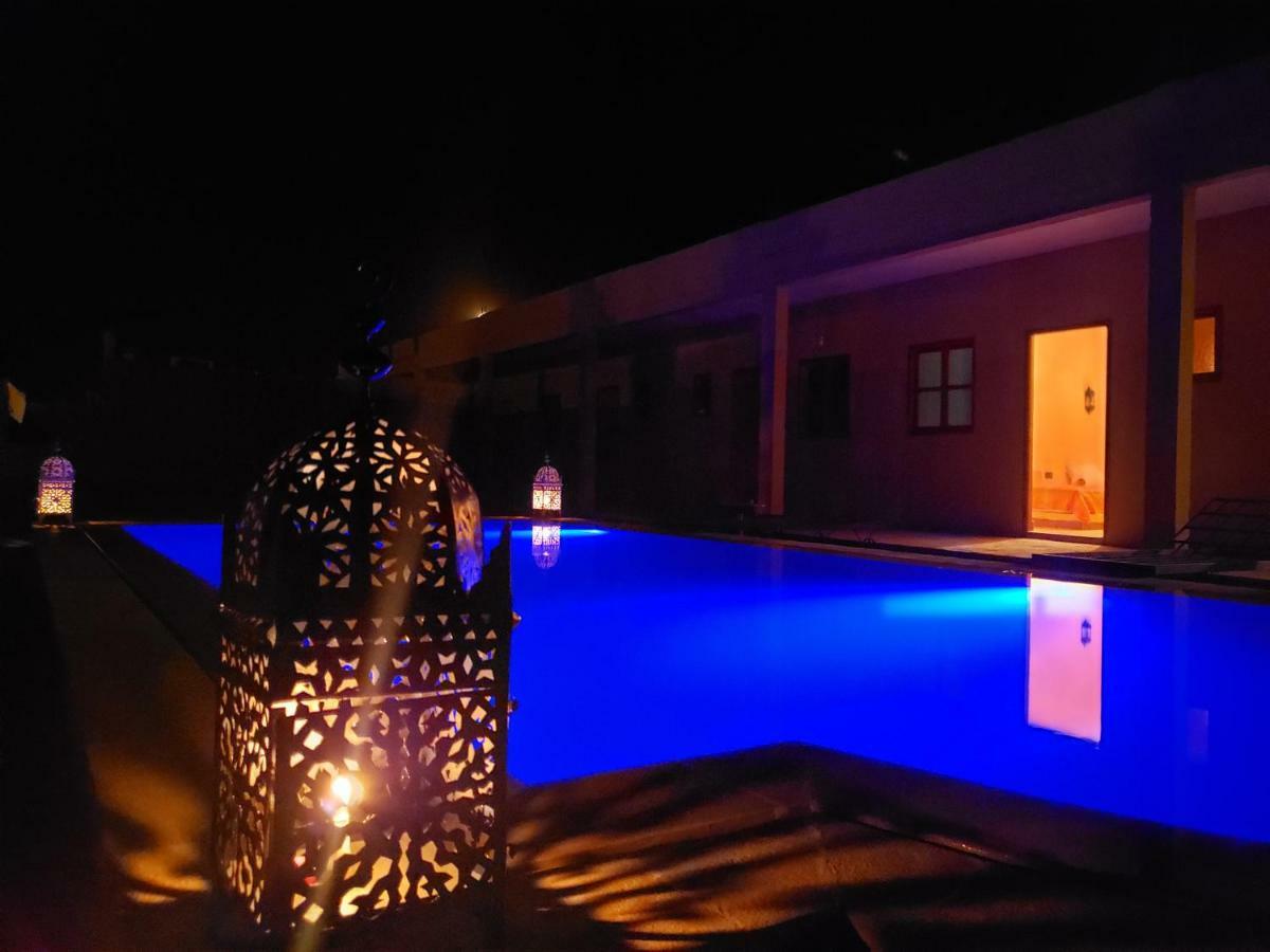 Riad Hotel Les Flamants メルズーガ エクステリア 写真