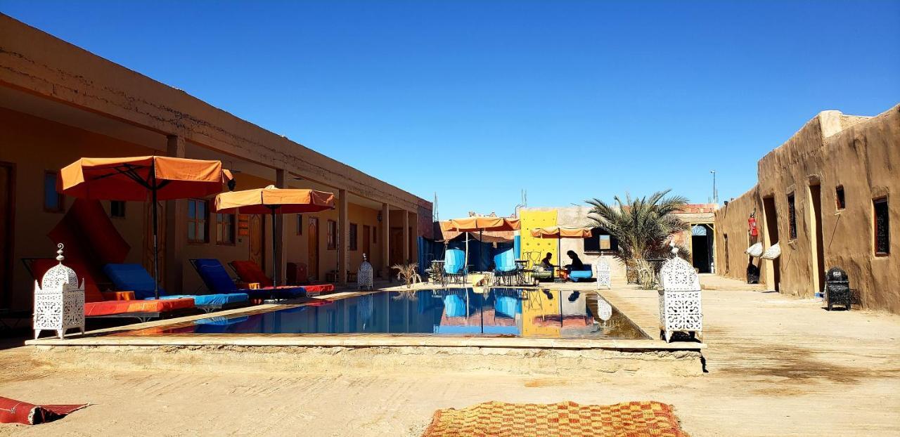 Riad Hotel Les Flamants メルズーガ エクステリア 写真
